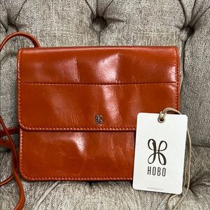 HOBO Jill Wallet Leather Crossbody Bag Luxurious Design NWT